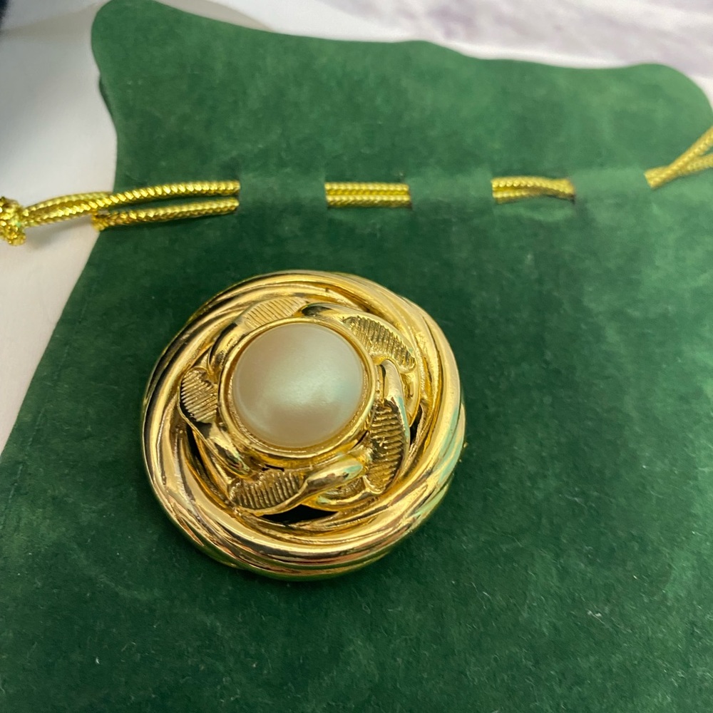 Vintage Pearl Brooch‎
